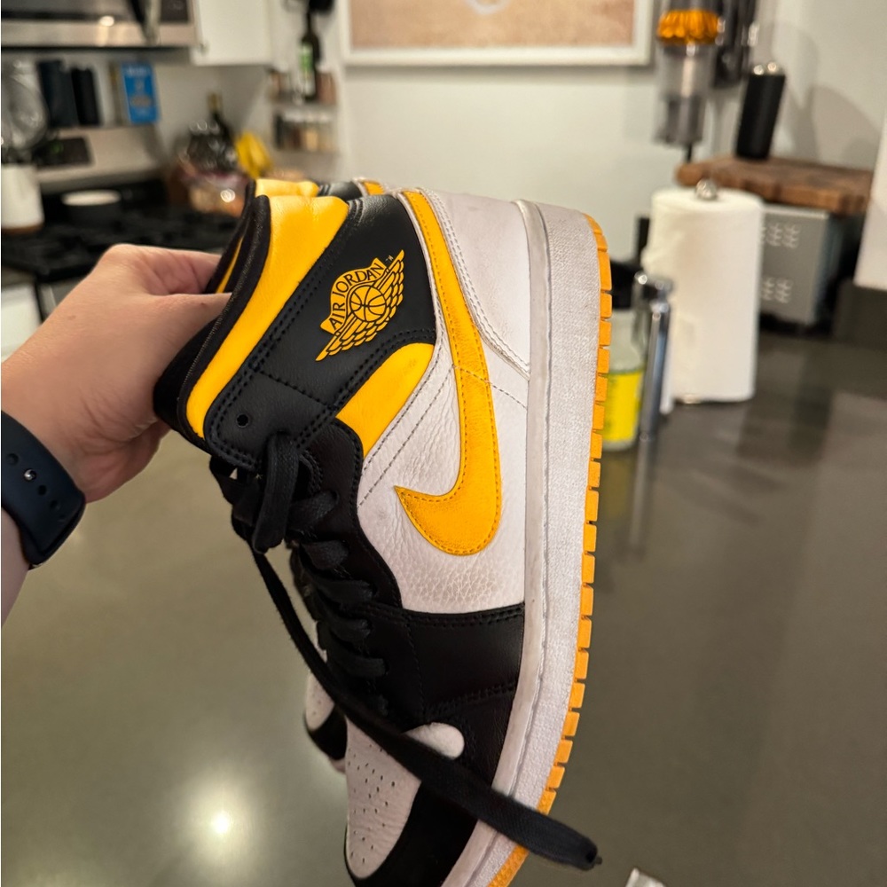 Nike Jordan’s women’s 8.5